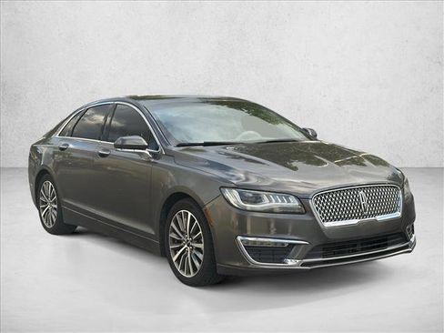 Used 2017 Lincoln MKZ Premiere image 3