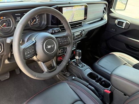 Used 2025 Jeep Wrangler Unlimited Rubicon AWD/4WD image 8