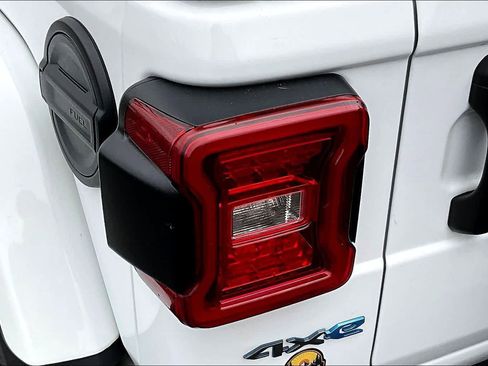 Used 2023 Jeep Wrangler Unlimited Rubicon 4xe w/ Cold Weather Group AWD/4WD image 32