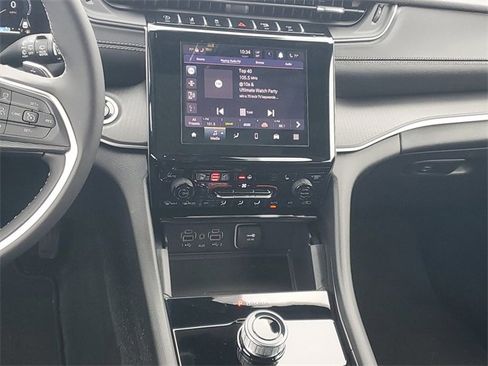 New 2025 Jeep Grand Cherokee L Altitude image 16