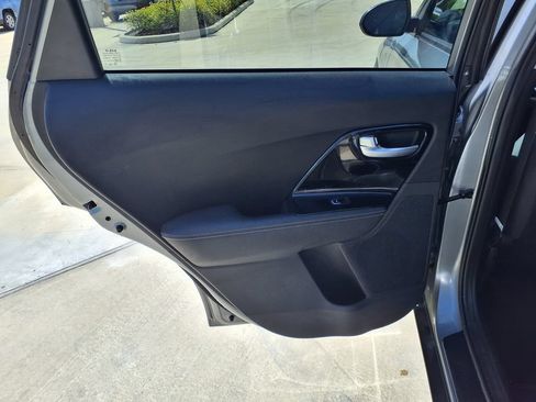 Used 2022 Kia Niro LXS FWD image 16