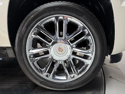 Used 2012 Chevrolet Avalanche LTZ RWD image 9