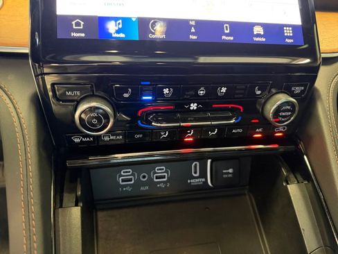 Used 2023 Jeep Grand Cherokee L Summit AWD/4WD image 22
