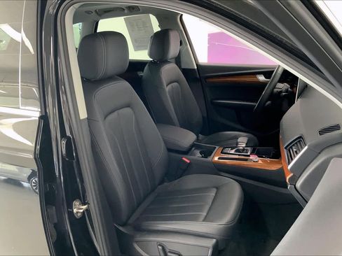 Used 2023 Audi Q5 2.0T Premium w/ Convenience Package image 11