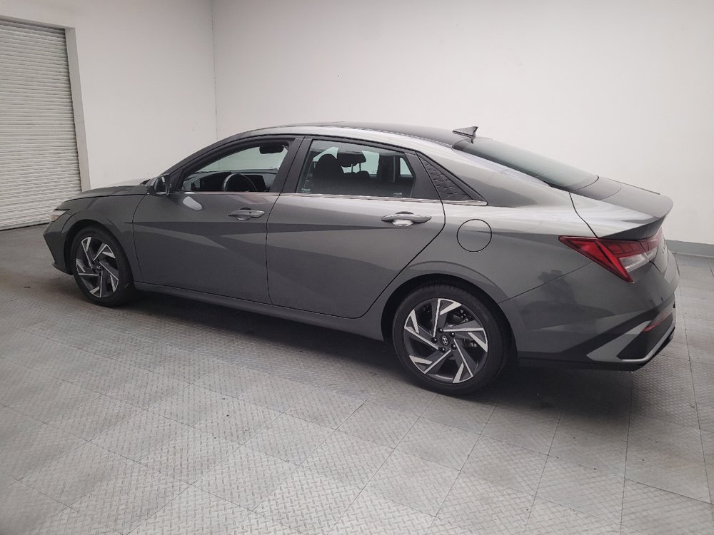 Used 2025 Hyundai Elantra SEL FWD image 3