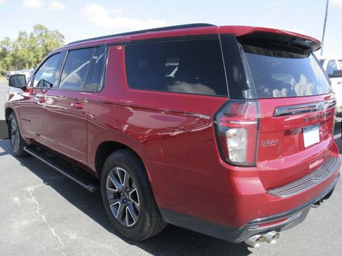 Used 2024 Chevrolet Suburban Z71 w/ Off-Road Capability Package AWD/4WD image 2