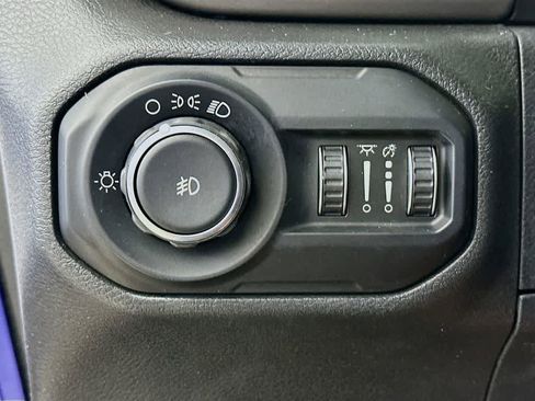 Used 2018 Jeep Wrangler Unlimited Sport image 27