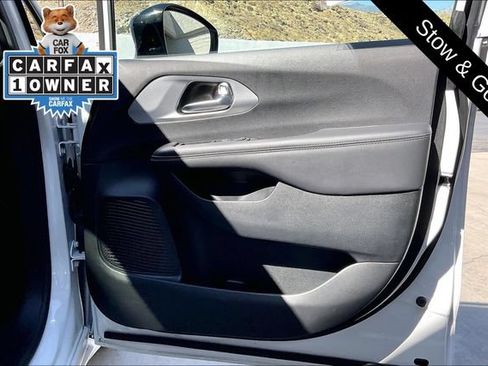 Used 2026 Chrysler Pacifica Limited w/ S Appearance Package FWD image 23