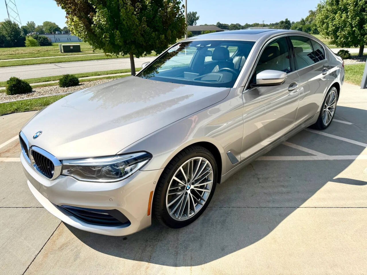 Used 2017 BMW 530i xDrive AWD/4WD image 4