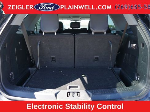 Used 2023 Ford Explorer XLT w/ Equipment Group 202A AWD/4WD image 10