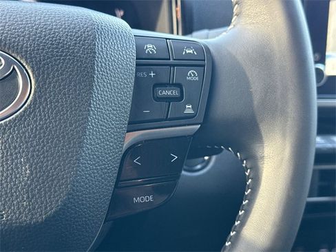 Used 2025 Toyota Camry SE image 27