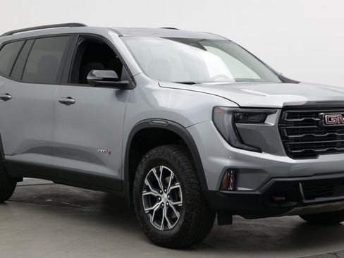 Used 2025 GMC Acadia AT4 w/ Luxury Package AWD/4WD image 3