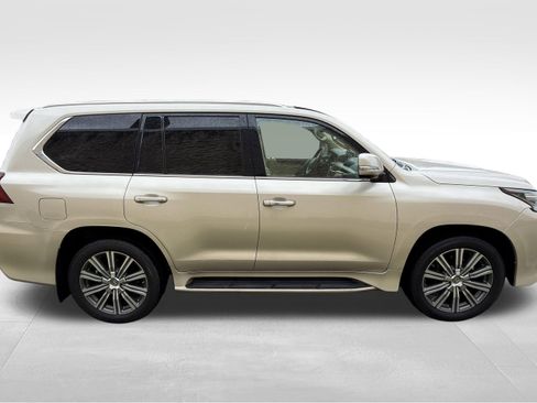 Used 2017 Lexus LX 570 4WD w/ Luxury Package image 4