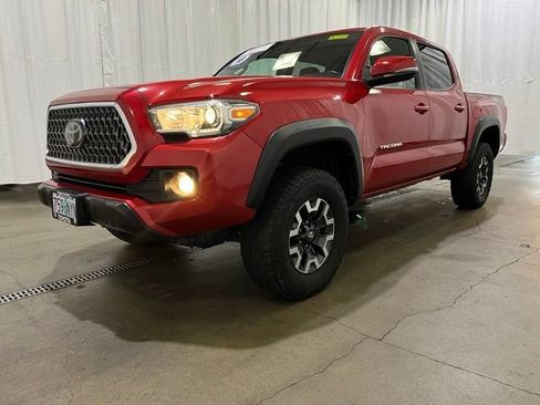 Certified 2018 Toyota Tacoma TRD Off-Road AWD/4WD image 24