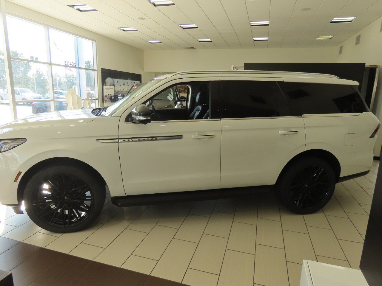 New 2026 Lincoln Navigator Premiere AWD/4WD image 42