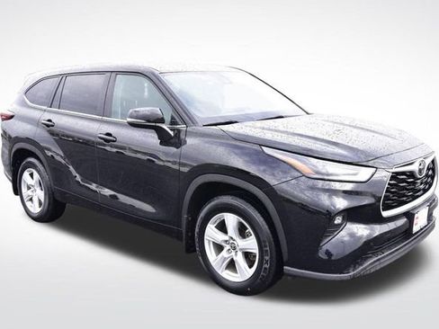 Certified 2024 Toyota Highlander LE image 6