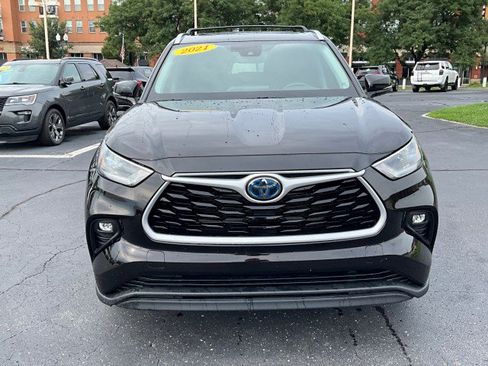 Used 2021 Toyota Highlander XLE AWD/4WD image 3