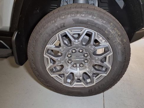Used 2026 GMC Hummer EV SUV w/ LPO, Illumination Package AWD/4WD image 5
