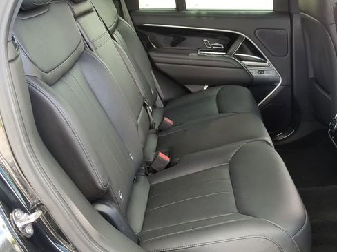 Certified 2025 Land Rover Range Rover SE AWD/4WD image 21