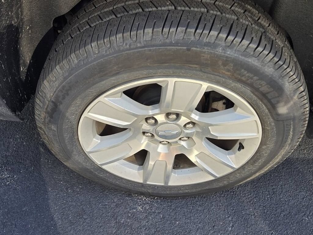 Used 2015 Chevrolet Suburban LTZ RWD image 7