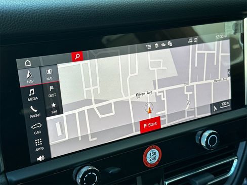 Used 2025 Porsche Macan image 22