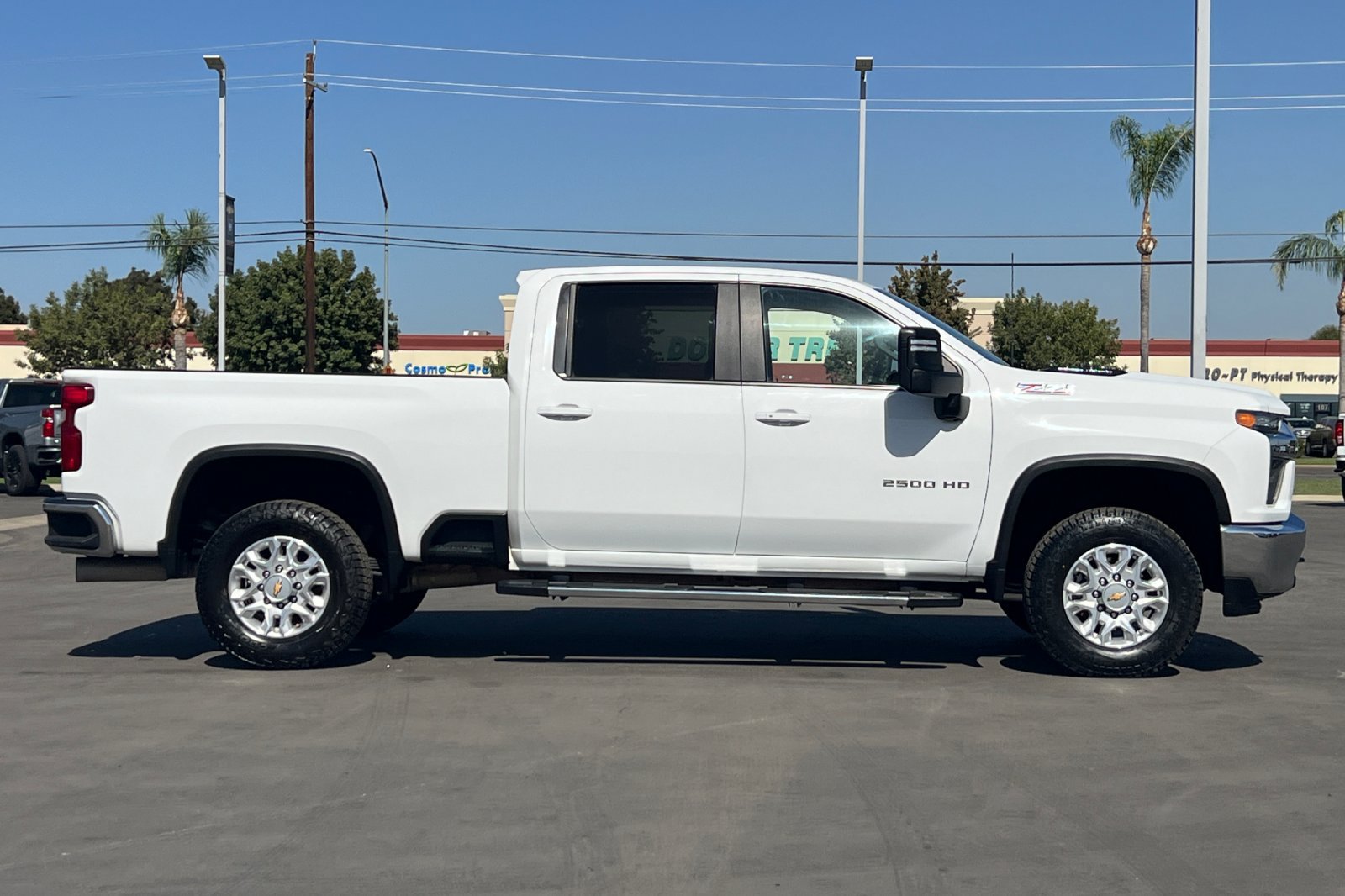 Used 2022 Chevrolet Silverado 2500 LT w/ Convenience Package AWD/4WD image 3