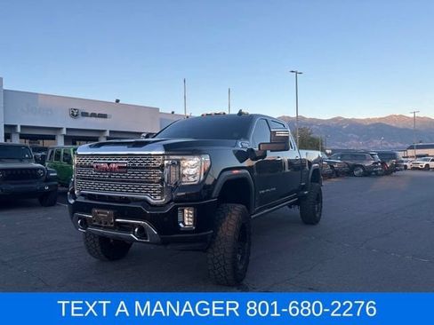 Used 2023 GMC Sierra 3500 Denali w/ Denali Black Diamond Edition AWD/4WD image 3