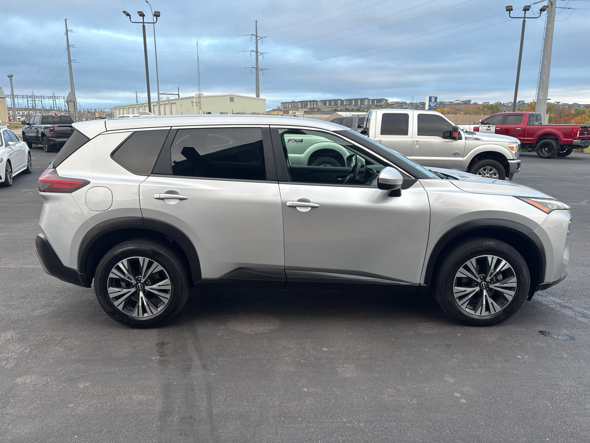 Used 2023 Nissan Rogue SV FWD image 5