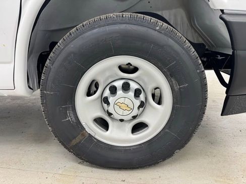 New 2026 Chevrolet Express 2500 Extended image 27