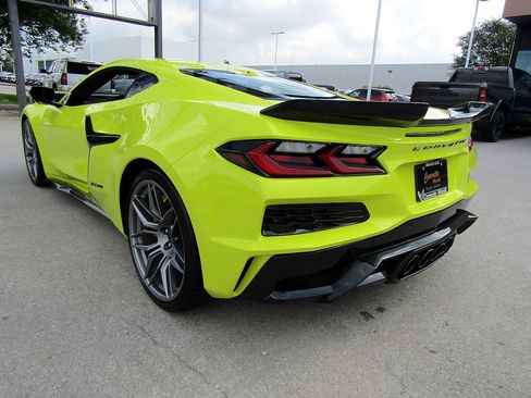 Used 2024 Chevrolet Corvette Z06 RWD image 7