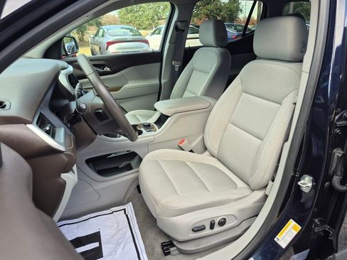 Used 2022 GMC Acadia SLE w/ Driver Convenience Package image 11