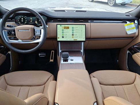 New 2025 Land Rover Range Rover Long Wheelbase SE image 13