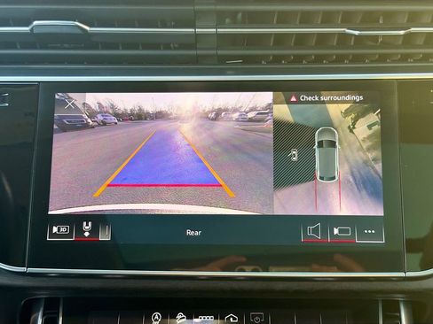 Used 2022 Audi Q8 Premium Plus image 32