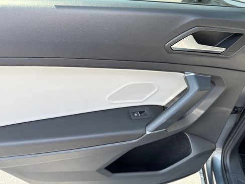 Used 2020 Volkswagen Tiguan SE R-Line AWD/4WD image 12