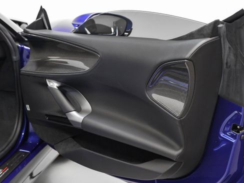 Used 2023 Ferrari SF90 Spider image 34