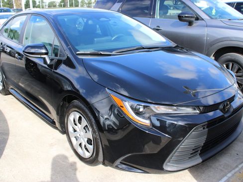Used 2026 Toyota Corolla LE FWD image 2