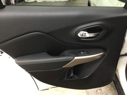 Used 2018 Jeep Cherokee Limited w/ High Altitude Package image 30