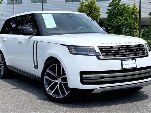 Used 2025 Land Rover Range Rover Long Wheelbase SE AWD/4WD image 2