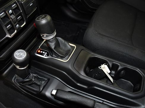 Used 2021 Jeep Wrangler Unlimited Sport AWD/4WD image 31
