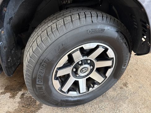 Used 2019 Toyota 4Runner TRD Off-Road AWD/4WD image 17