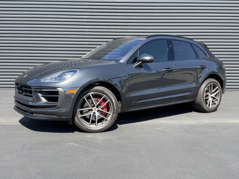 Certified 2023 Porsche Macan S AWD/4WD image 1