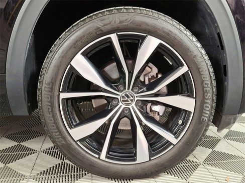 Used 2024 Volkswagen Atlas SEL Premium R-Line image 11