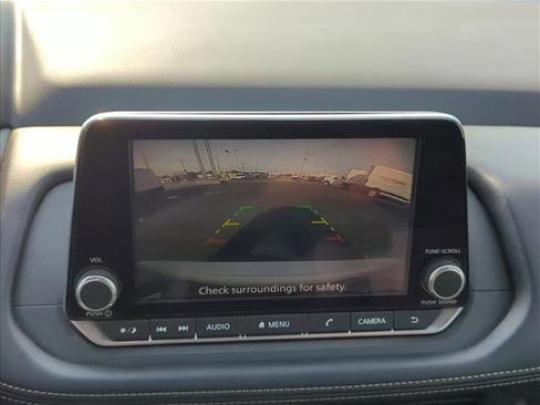 Used 2024 Nissan Rogue SV image 14