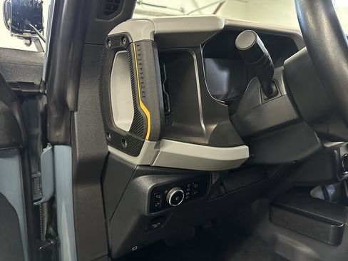 Used 2023 Ford Bronco Badlands image 29