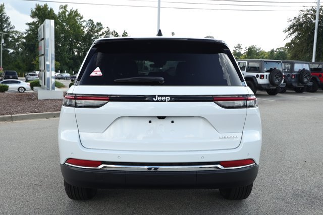 New 2027 Jeep Grand Cherokee Laredo X RWD image 7