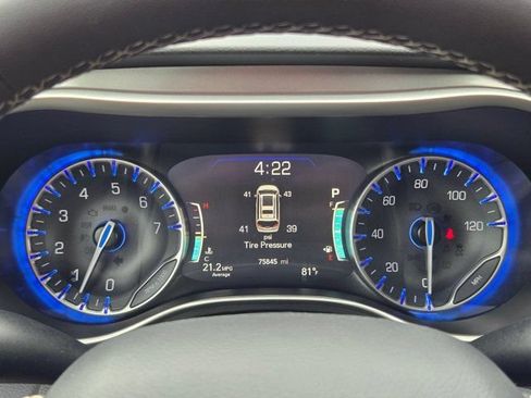 Used 2023 Chrysler Pacifica Touring-L FWD image 16