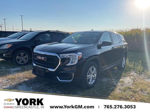 Used 2024 GMC Terrain SLE image 1