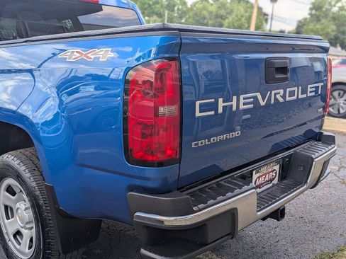 Used 2022 Chevrolet Colorado W/T w/ WT Convenience Package AWD/4WD image 6