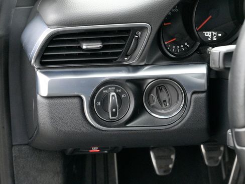 Used 2015 Porsche 911 Carrera image 17