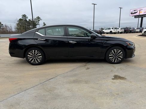 Used 2024 Nissan Altima 2.5 SV image 6